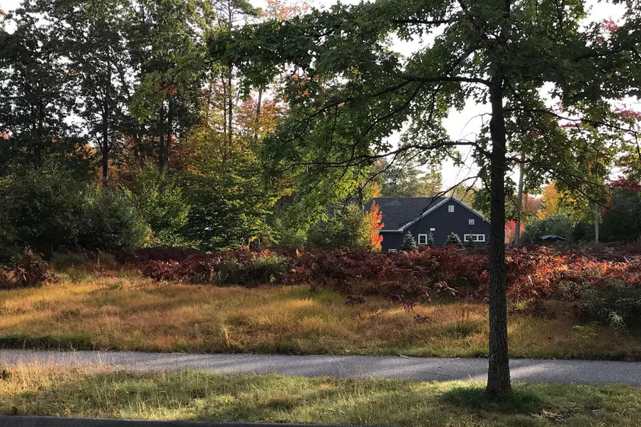 7 Tamarack DR, Brunswick, ME 04011