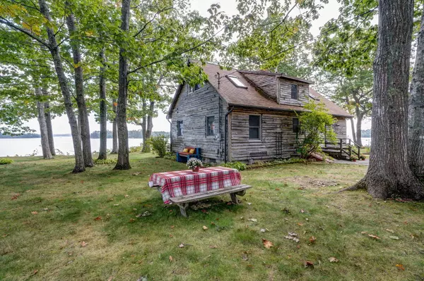 Freeport, ME 04032,42 Maquoit DR