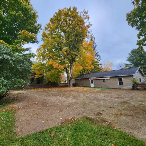 Madison, ME 04950,74 Weston AVE