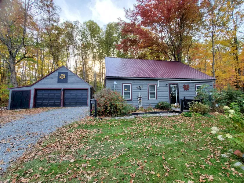 86 Riverside DR, Hartland, ME 04943