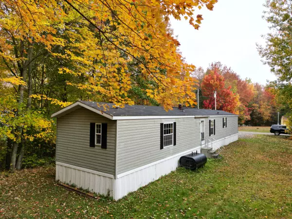 17 N Greenridge Heights HTS, Oakland, ME 04963