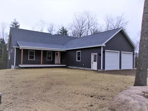 58 Rolling Brook RD, Raymond, ME 04071