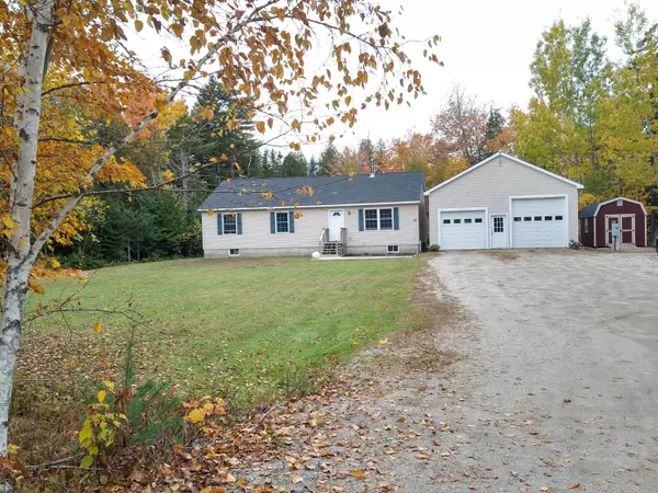 34 Ridgewood CT, Hancock, ME 04640