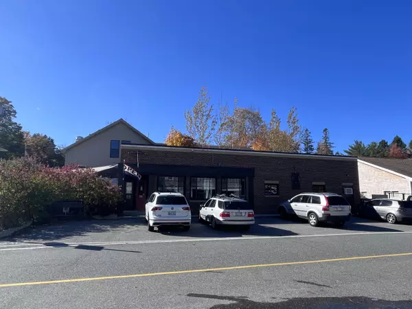 Southwest Harbor, ME 04679,18 Village Green WAY