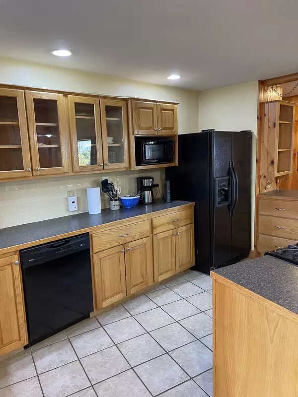 Madison, ME 04950,29 Crazy LN