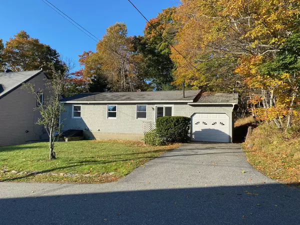 13 Maple LN, Mount Desert, ME 04662