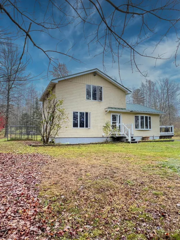 Newport, ME 04953,65 Kitchen Hill RD