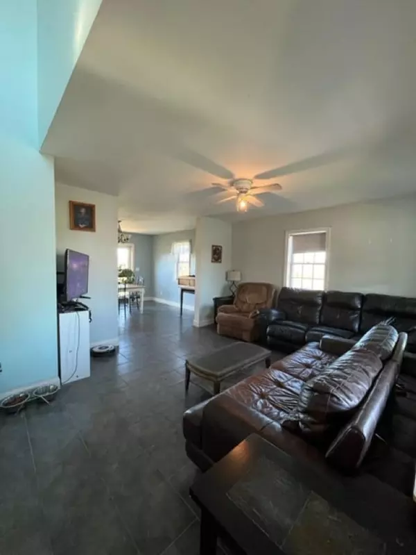 Whitefield, ME 04353,16 Henry LN