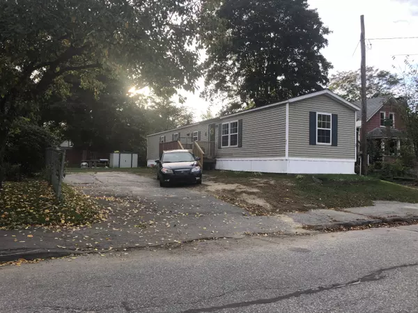 25 Middle AVE, Mexico, ME 04257