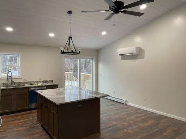 West Gardiner, ME 04345,76 Oakwood RD