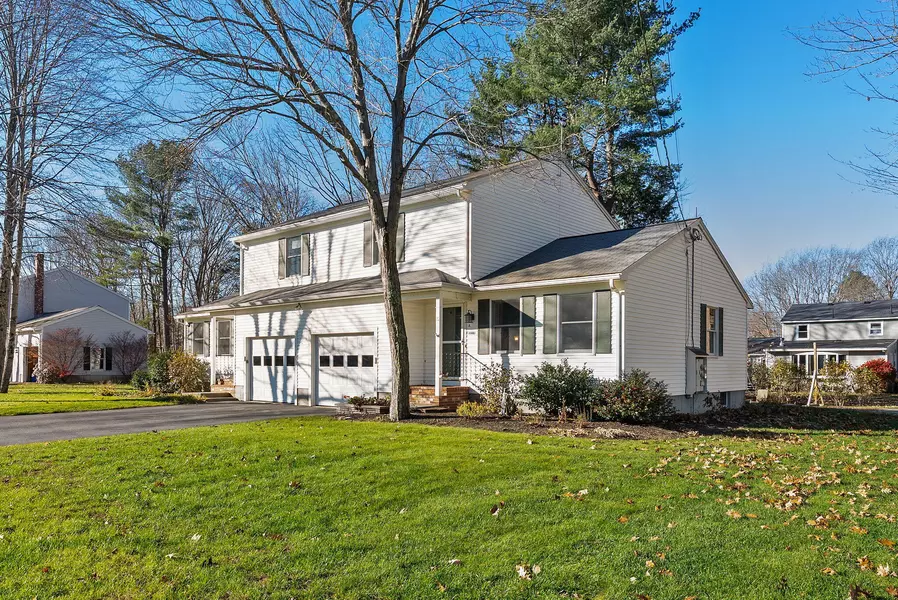 10 Country LN, Brunswick, ME 04011