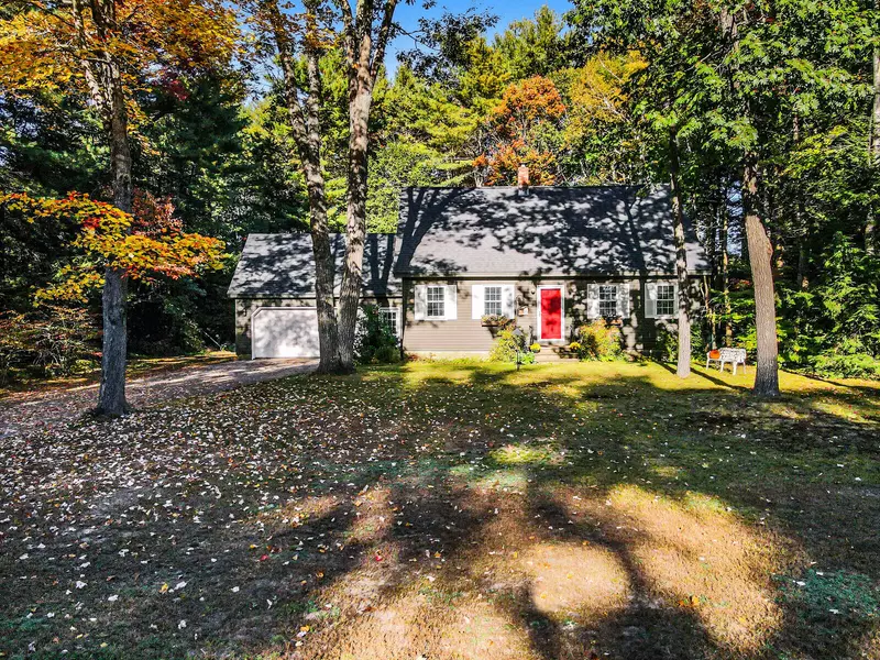 8 Merganser LN, Topsham, ME 04086