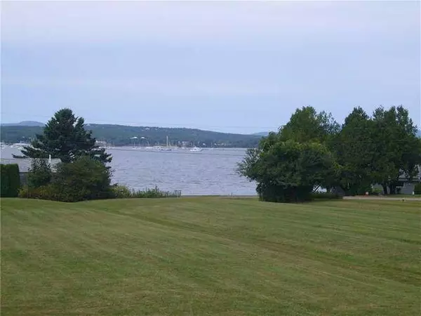 21 Smiths LN, Owls Head, ME 04854