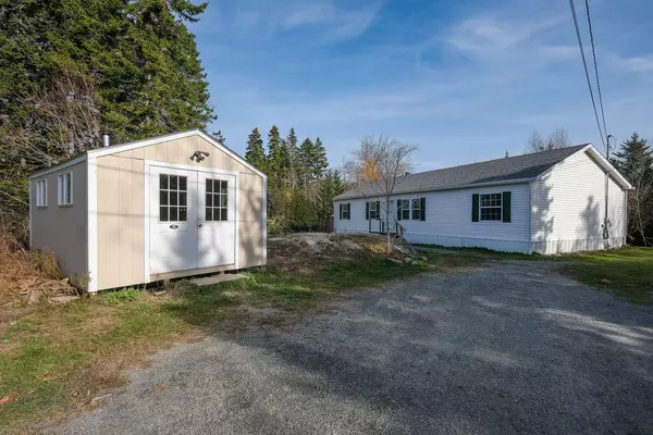 12 Evergreen CT, Stonington, ME 04681
