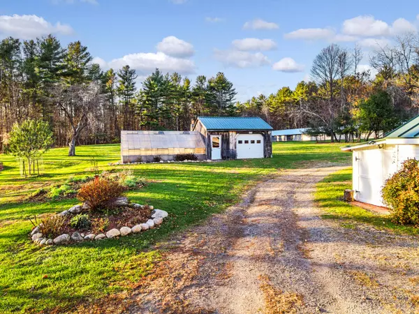 Vassalboro, ME 04989,812 Webber Pond RD