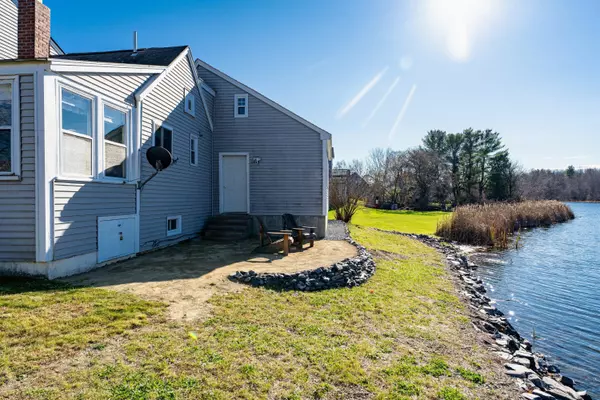 Vassalboro, ME 04989,892 Main ST