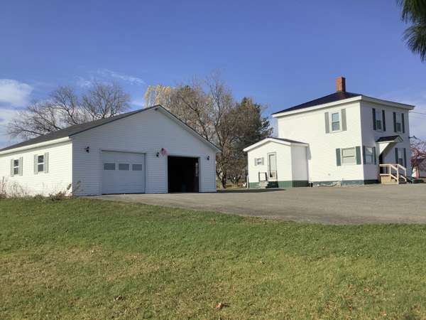 4 Dudley RD, Castle Hill, ME 04757