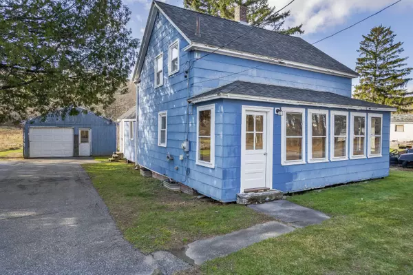 537 Riverside DR, Auburn, ME 04210