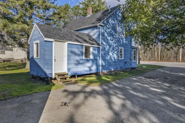 Auburn, ME 04210,537 Riverside DR