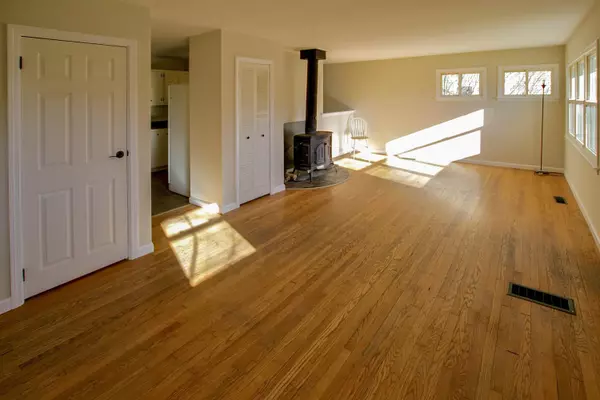 Orono, ME 04473,9 Mainewood AVE