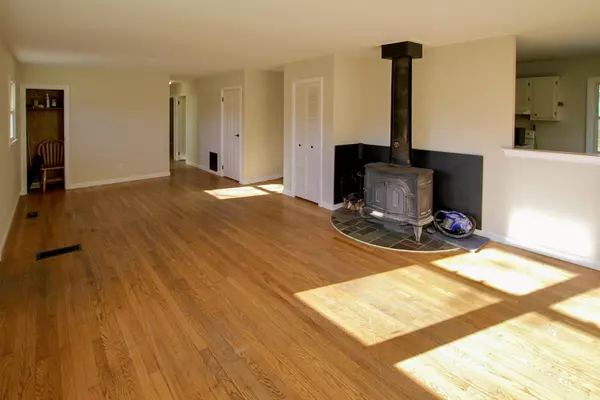 Orono, ME 04473,9 Mainewood AVE