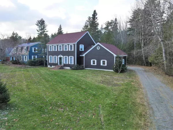 25 Cromwell DR, Orono, ME 04473