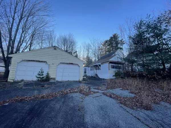 62 Pleasant ST, Mechanic Falls, ME 04256