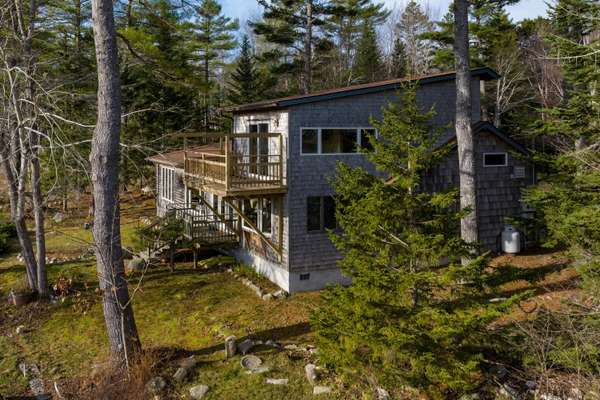 4 Pretty Pond LN, Mount Desert, ME 04660