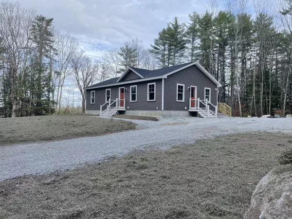 12 Island Cove LN, Poland, ME 04230