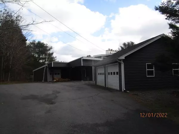 Hampden, ME 04444,403 Main RD S