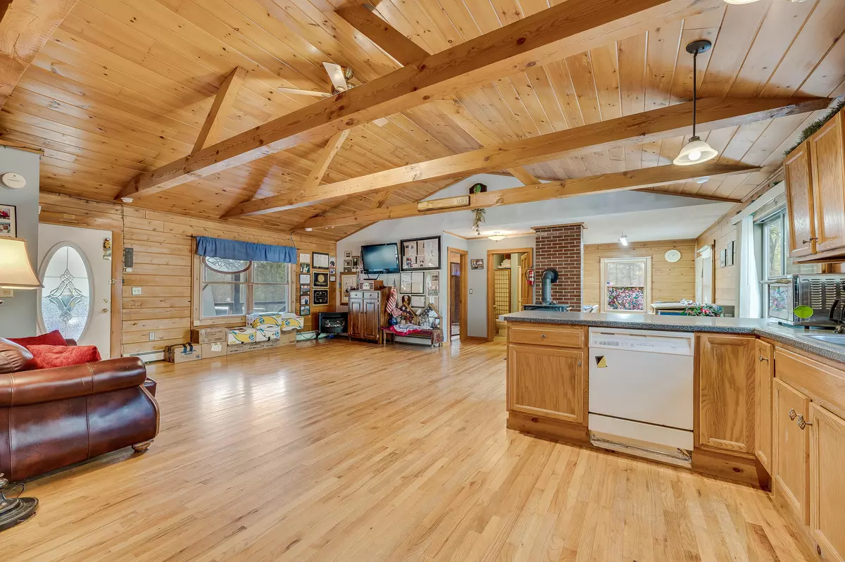 Searsmont, ME 04973,82 Borough RD