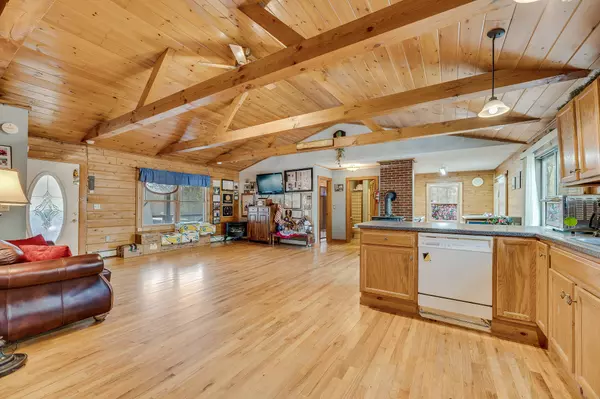 82 Borough RD, Searsmont, ME 04973