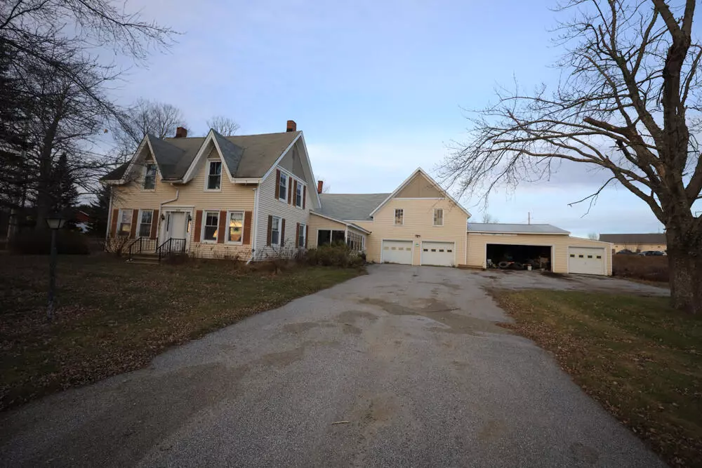 Hermon, ME 04401,299 Fuller RD