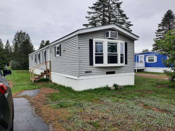 423 Kelley Mobile Home PARK, Millinocket, ME 04462