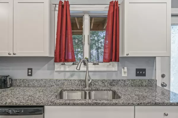 Lyman, ME 04002,7 Wentworth ST