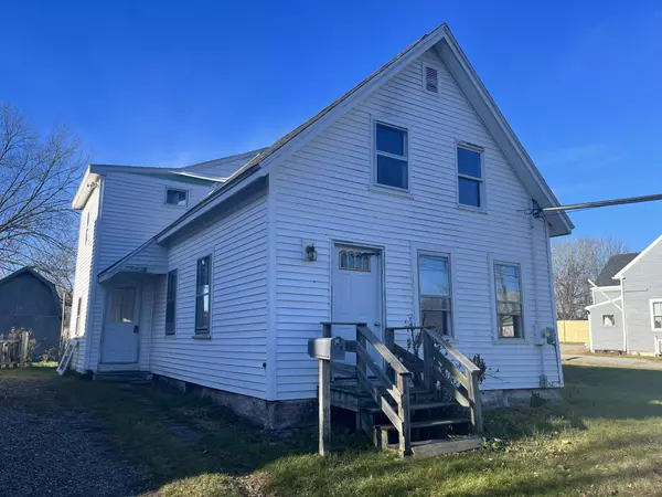 40 Beechwood ST, Thomaston, ME 04861