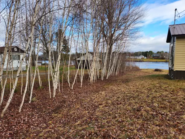 Howland, ME 04448,87 River RD