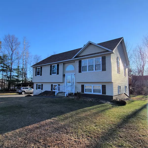 28 Rebecca DR, Sidney, ME 04330