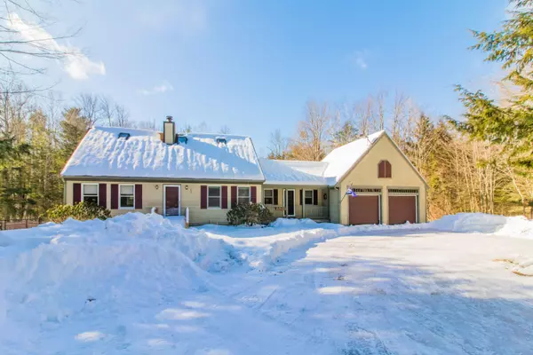 17 Curtis RD, Freeport, ME 04032