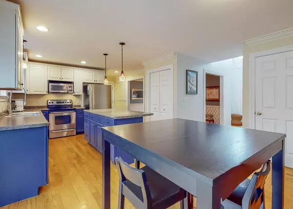 Kennebunk, ME 04043,32 Stonington PL