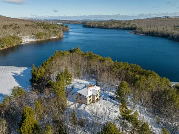 68 Cook's Point RD, Hope, ME 04847