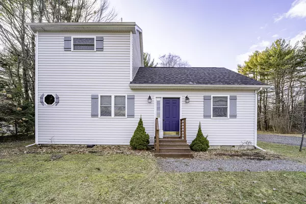 995 Hotel RD, Auburn, ME 04210