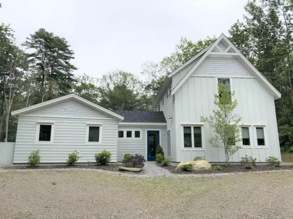 14 Cobe RD, Northport, ME 04849