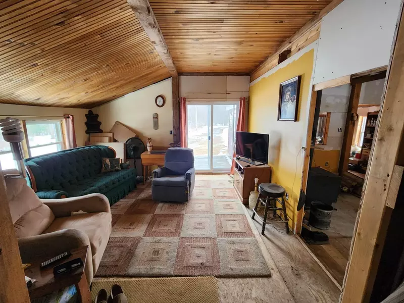 262 Lander Road RD, Parkman, ME 04443