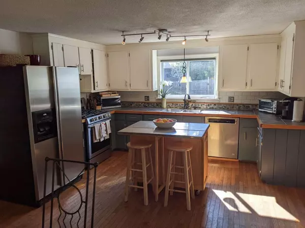 Cumberland, ME 04021,12 Maple ST