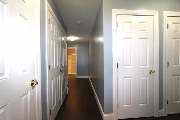 Naples, ME 04055,8 Presidential DR