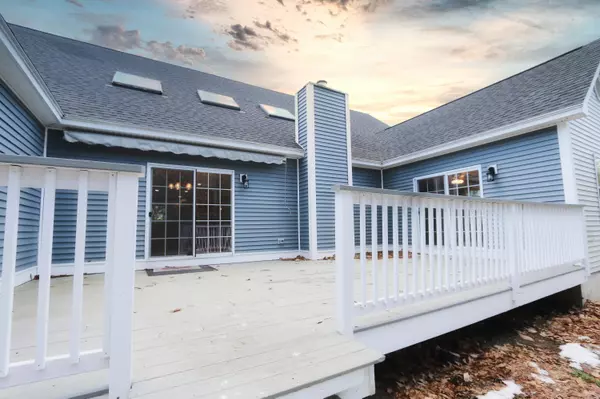 Naples, ME 04055,8 Presidential DR