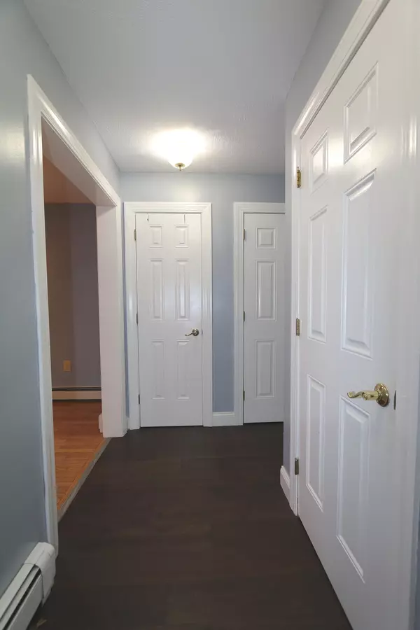 Naples, ME 04055,8 Presidential DR