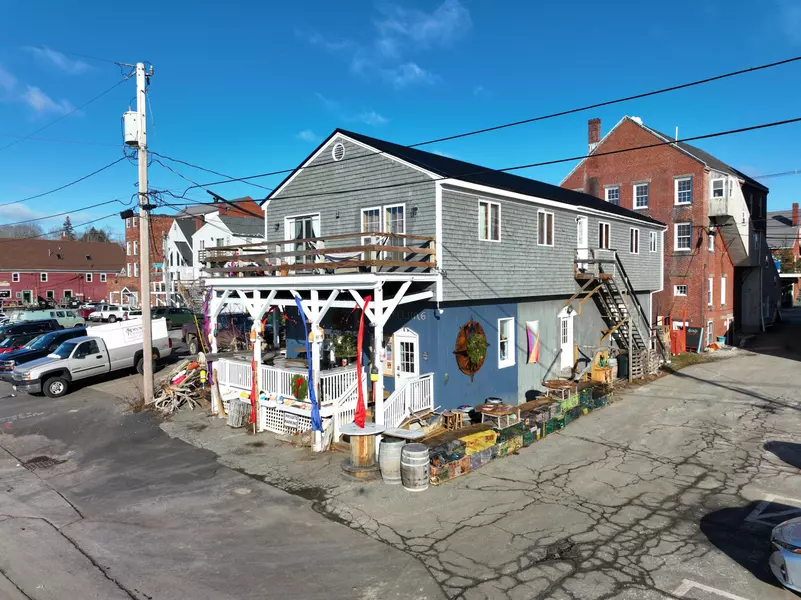 85 Parking Lot LN, Damariscotta, ME 04543