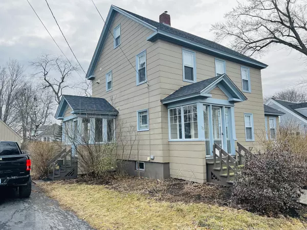 30 Roosevelt AVE, Waterville, ME 04901